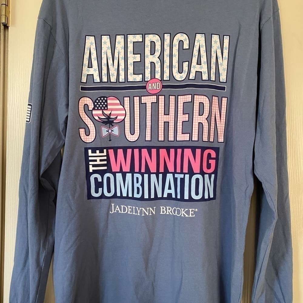 Jadelynn Brooke Dusty Blue Size Medium Tee